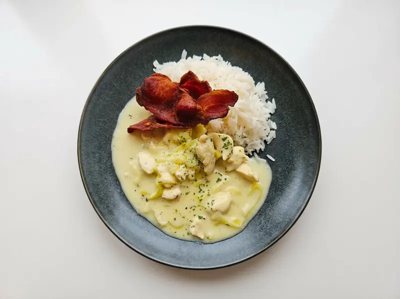 Creamy Chicken and Leeks with Crispy Bacon